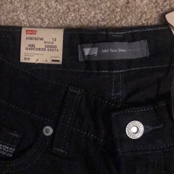 New Levi’s jeans - Picture 2 of 6